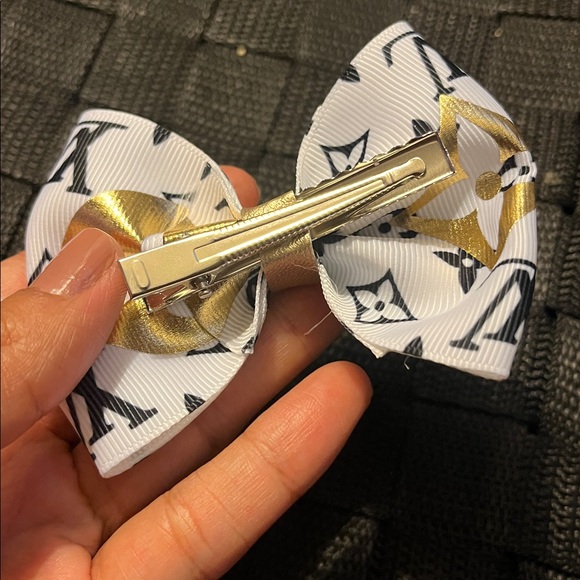 Clip on Fashion Bows - Picture 8 of 10